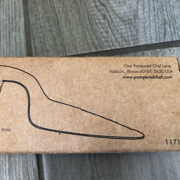 Pampered Chef Pink Zebra High Heel Cake Server #1171 Magnetic. - Picture 6 of 8